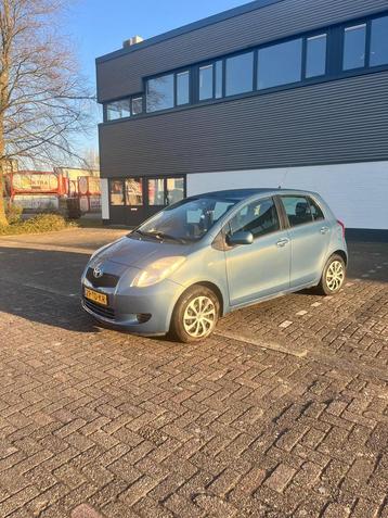 Toyota Yaris 1.3 16V Vvt-i 5DR 2006 Grijs beschikbaar voor biedingen