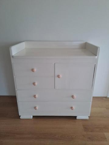 Leuke houten vintage commode  beschikbaar voor biedingen