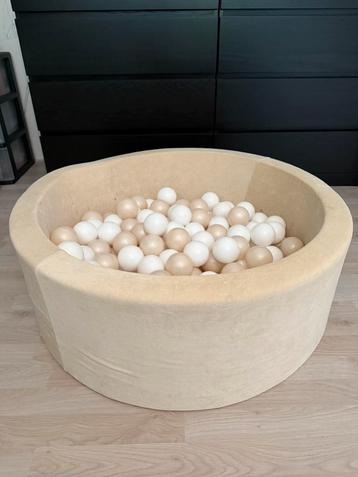 Velvet ballenbak beschikbaar voor biedingen