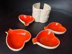 Vintage plateel setje met hartjes bakjes/asbakjes engeldecor, Verzenden, Gebruikt, Aardewerk, Overige stijlen