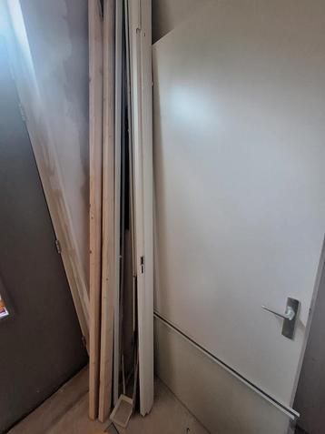2 nieuwe binnendeuren met kozijnen  beschikbaar voor biedingen