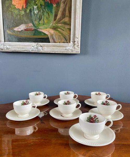 Wedgwood "Moss Rose" 7 theekopjes, Antiek en Kunst, Antiek | Servies compleet, Ophalen of Verzenden