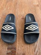 Umbro slippers maat 32, Kleding | Heren, Badmode en Zwemkleding, Ophalen of Verzenden, Blauw