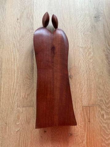 Houten beeld 37,5 cm., man en vrouw. Minimalistische vorm beschikbaar voor biedingen