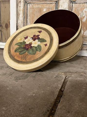 Vintage Hoedendoos, Hout, Handbeschilderd, Velours bekleed beschikbaar voor biedingen