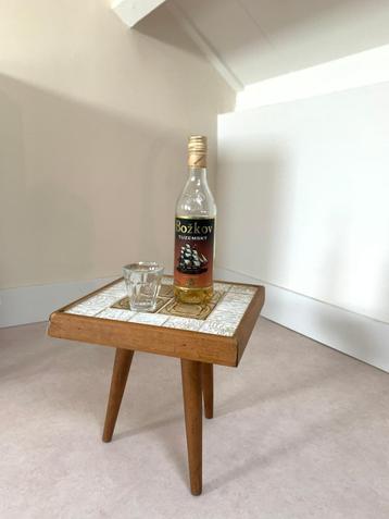 Retro Vintage plantentafeltje bijzettafeltje driepoot beschikbaar voor biedingen