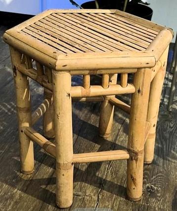 2 x Bamboe plantentafeltjes, bijzettafeltjes, krukjes nieuw beschikbaar voor biedingen