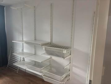 IKEA Wandkast - Flexibel Opbergsysteem beschikbaar voor biedingen