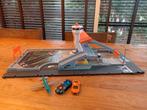 Matchbox vliegveld met vliegtuig en twee autootjes, Ophalen of Verzenden, Zo goed als nieuw, Handmatig, Overige merken