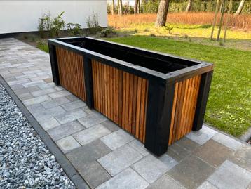 Exclusieve grote plantenbak terras verborgen wielen  beschikbaar voor biedingen