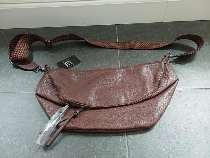 Nieuw: cross body tas bruin met mooie brede lange band., Sieraden, Tassen en Uiterlijk, Tassen | Damestassen, Nieuw, Overige typen