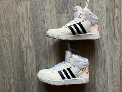 Bijna nieuwe Adidas schoenen mast 38 koopje, Kinderen en Baby's, Kinderkleding | Schoenen en Sokken, Ophalen of Verzenden