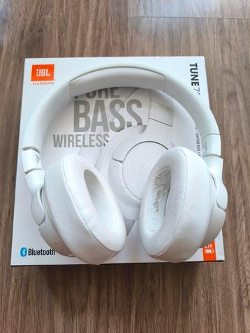 JBL Tune 700BT - Draadloze over-ear koptelefoon wit beschikbaar voor biedingen