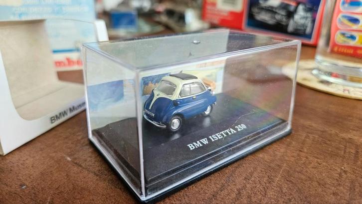 BMW Isetta 250 Modelauto - BMW Museum Collectie, Hobby en Vrije tijd, Modelauto's | 1:43, Zo goed als nieuw, Auto, Overige merken