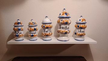 Diverse potten t.e.a.b. beschikbaar voor biedingen