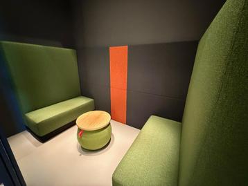 2 treinbanken, nieuw  beschikbaar voor biedingen