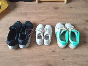 3 paar afgetrapte schoenen beschikbaar voor biedingen