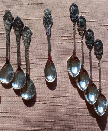 8 lepeltjes koninklijk huis beschikbaar voor biedingen