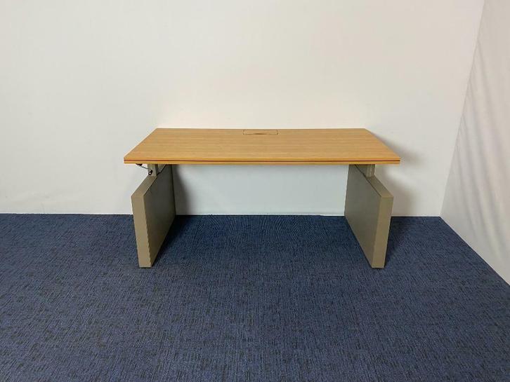3 x Bureau Ahrend (directie - slinger), bamboe, 120 x 80 cm., Huis en Inrichting, Bureaus, Gebruikt, Bureau, In hoogte verstelbaar