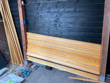 Partij houten planken vuren hout ongebruikt in nieuwstaat beschikbaar voor biedingen