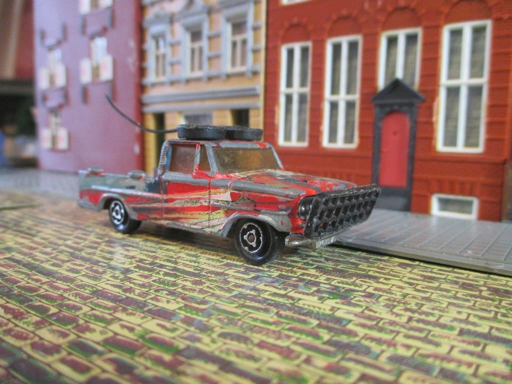 1:80 Dodge D20 Safari Majorette #225 rood multi-color, Ophalen of Verzenden, Gebruikt, Auto