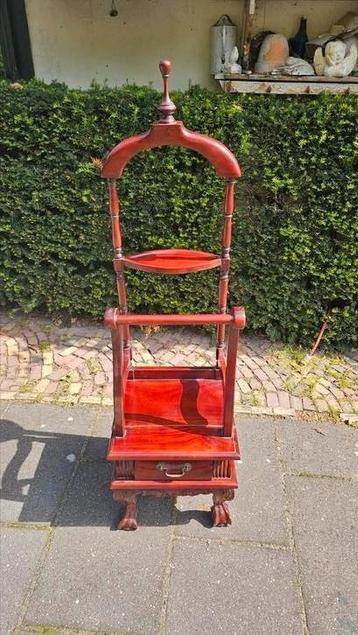 Dressboy beschikbaar voor biedingen