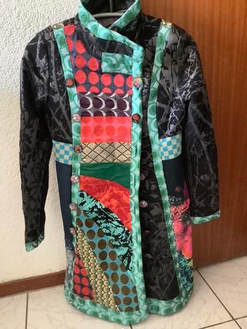 Zeer fraaie jas van Desigual (maat 40) beschikbaar voor biedingen