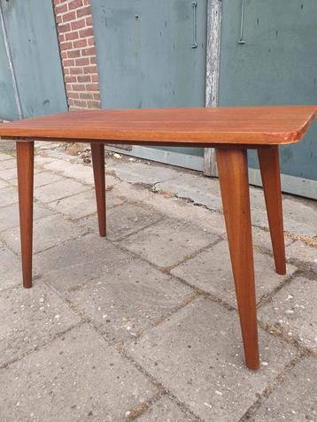 Vintage bijzettafel/salontafel. Teak/hout. beschikbaar voor biedingen
