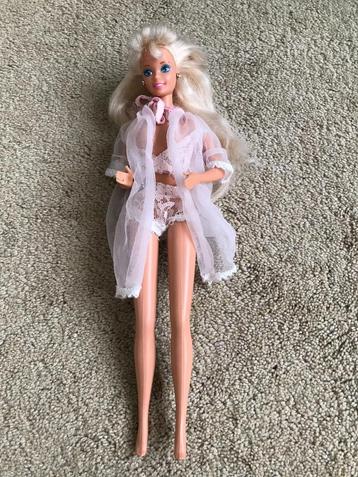 Blonde barbie, blauwe ogen beschikbaar voor biedingen