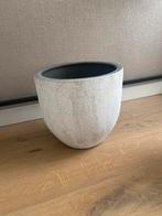 Betonnen bloempot groot, Tuin en Terras, Bloempotten, Ophalen, Steen, Rond, Zo goed als nieuw