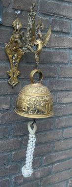 Antieke Bronzen Bel met Religieuze Voorstellingen, Ophalen of Verzenden, Brons
