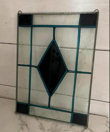 Glas-in-lood raam met ophangoogjes 26x36,5cm beschikbaar voor biedingen