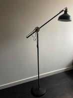Vloerlamp zwart Ikea, Huis en Inrichting, Lampen | Vloerlampen, Ophalen, Zo goed als nieuw, 150 tot 200 cm