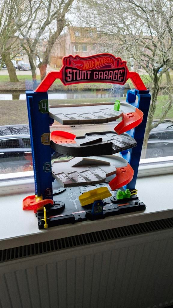 Hotwheels stunt garage, Kinderen en Baby's, Speelgoed | Racebanen, Ophalen, Zo goed als nieuw, Handmatig, Hot Wheels