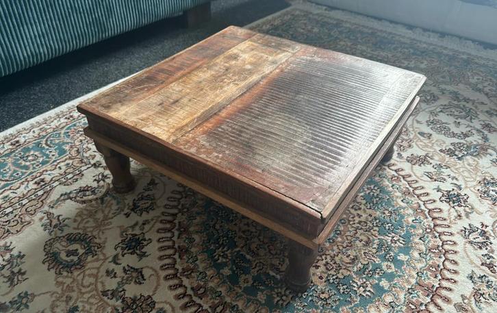 Handgemaakte Indiase bajjottafel van Happinez, Huis en Inrichting, Tafels | Salontafels, Zo goed als nieuw, Minder dan 50 cm, Minder dan 50 cm