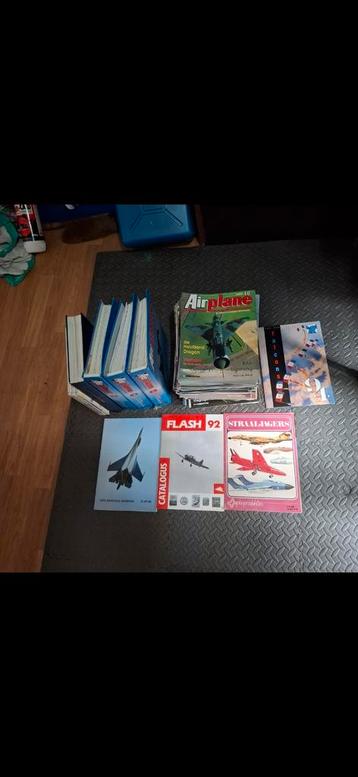 te koop  +- 140 vliegtuig boeken beschikbaar voor biedingen