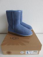 Ugg Classic Short maat 38 lichtblauwe schapenvacht laarzen, Nieuw, Lage of Enkellaarzen, Blauw, Ophalen of Verzenden