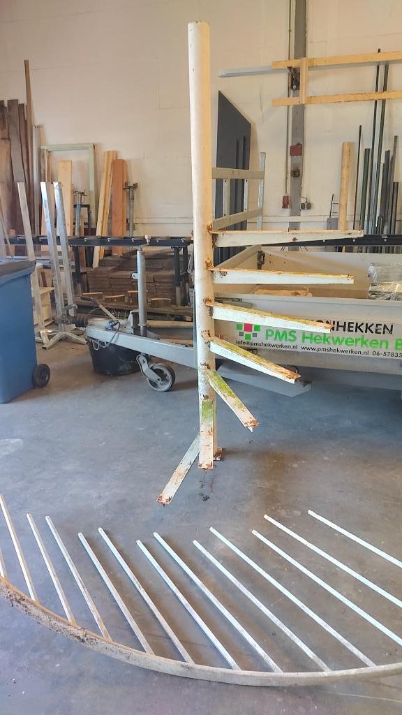 Wenteltrap - Spiltrap, Doe-het-zelf en Verbouw, Ladders en Trappen, Gebruikt, Trap, 2 tot 4 meter, Ophalen