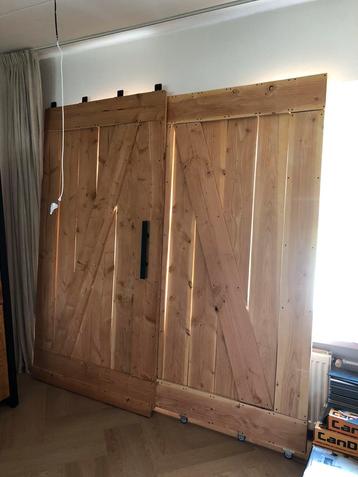 Schuifdeur lariks hout 119 x 223 cm beschikbaar voor biedingen