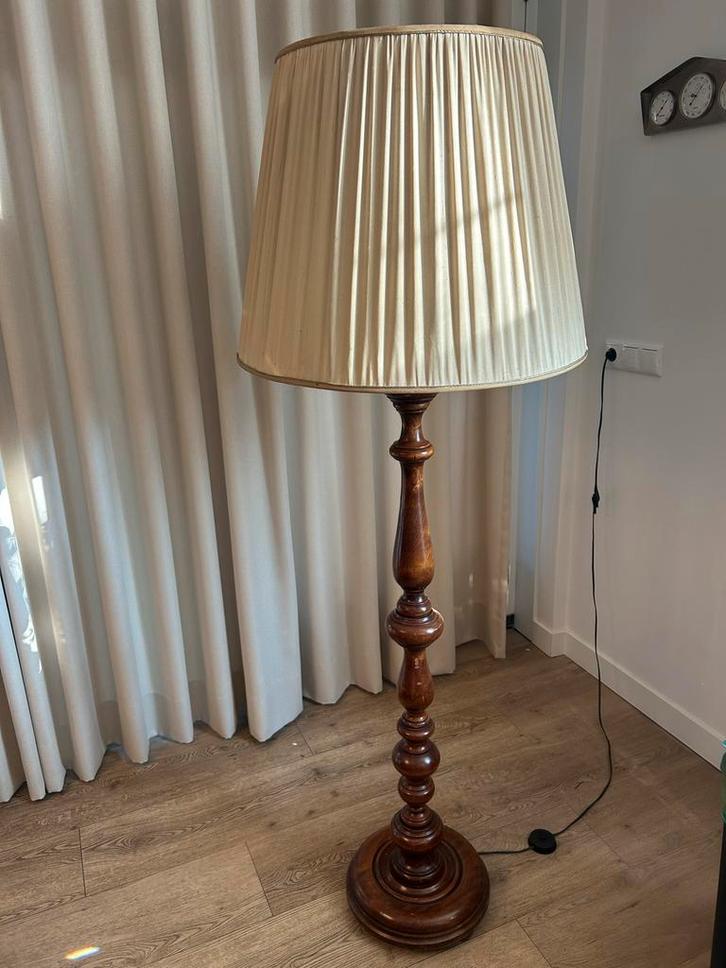 Vintage Staande Lamp - Klassiek & Sfeervol, Huis en Inrichting, Lampen | Vloerlampen, Gebruikt, 150 tot 200 cm, Hout, Ophalen