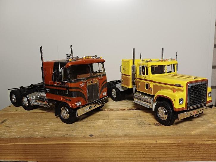 Bouwpakket in elkaar gezet 1:25 International + Kenworth, Hobby en Vrije tijd, Modelbouw | Auto's en Voertuigen, Gebruikt, Auto