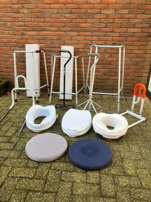 Looprekken vierpoten krukken rollators po-douchestoelen etc., Diversen, Verpleegmiddelen, Zo goed als nieuw, Ophalen of Verzenden