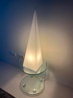 Piramide vloerlamp, Ophalen, Kunststof, Zo goed als nieuw, Minimalistisch
