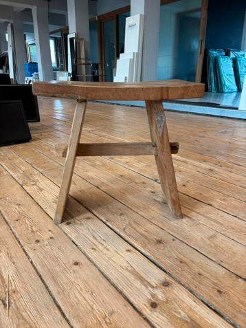 Teak houten kruk japans beschikbaar voor biedingen