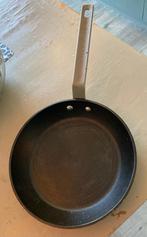 As nieuw gietijzeren koekenpan Ronneby Bruk outdoor pan 25cm, Huis en Inrichting, Keuken | Potten en Pannen, Ophalen of Verzenden