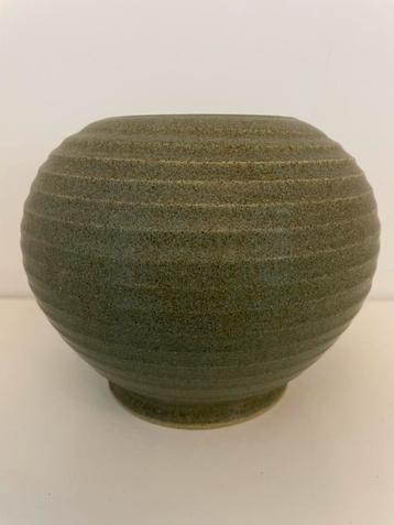 Vintage hand-gedraaide vaas | mosgroen | 1950-1999 beschikbaar voor biedingen