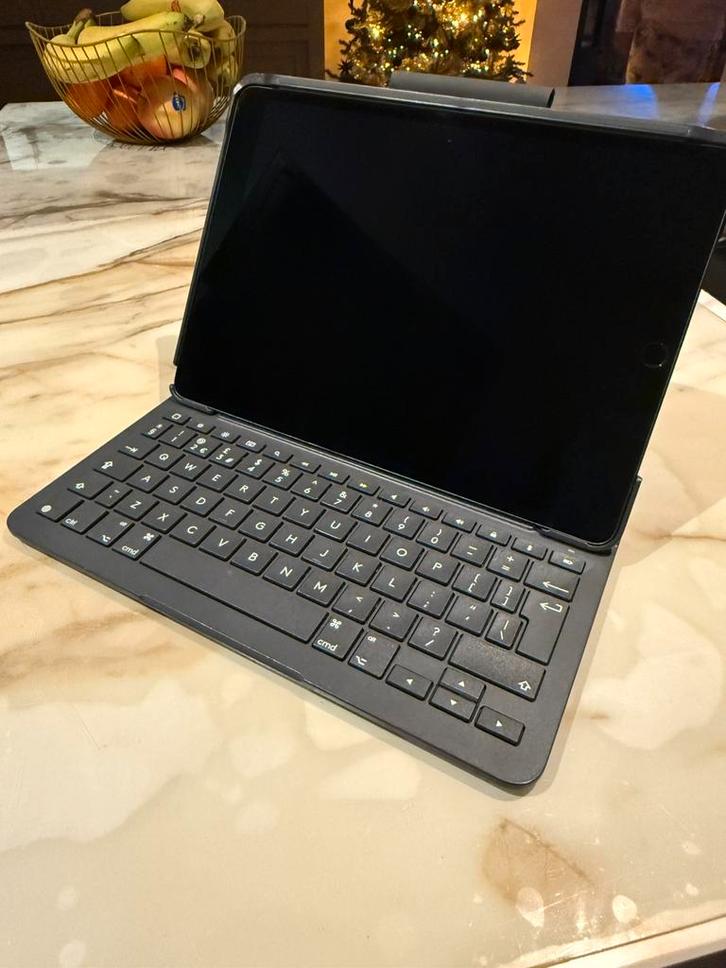 Ipad air 3 2019 wifi + cellular ( defect ) + keyboard, Computers en Software, Apple iPads, Zo goed als nieuw, Apple iPad Air, 10 inch