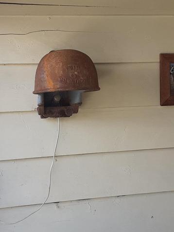 Oude drinkbak koe. Superleuk om bijv. lamp van te maken beschikbaar voor biedingen