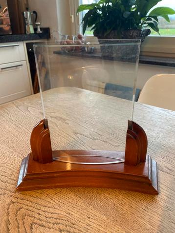 Antieke Fotolijst met Houten Voet beschikbaar voor biedingen