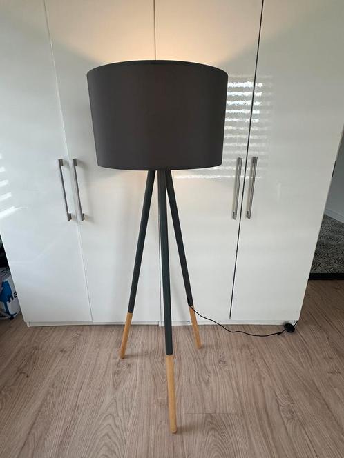 Zuiver tripod lamp - antraciet/hout, Huis en Inrichting, Lampen | Vloerlampen, Zo goed als nieuw, Hout, Ophalen